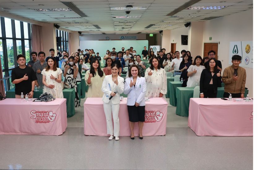 ประมวลภาพกิจกรรม Smart Mom Class 2 ครั้งที่ 2 ประจำปี 2568 ในหัวข้อ“หมดกังวลเรื่องการคลอด และเตรียมความพร้อมให้เจ้าตัวน้อยสมบูรณ์แข็งแรง”